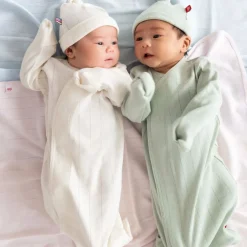 Magnetic Gown & Hat Set