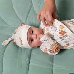 Magnetic Gown & Hat Set